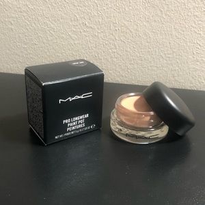 MAC Pro Longwear Paint Pot; .17 US OZ; Layin’ Low